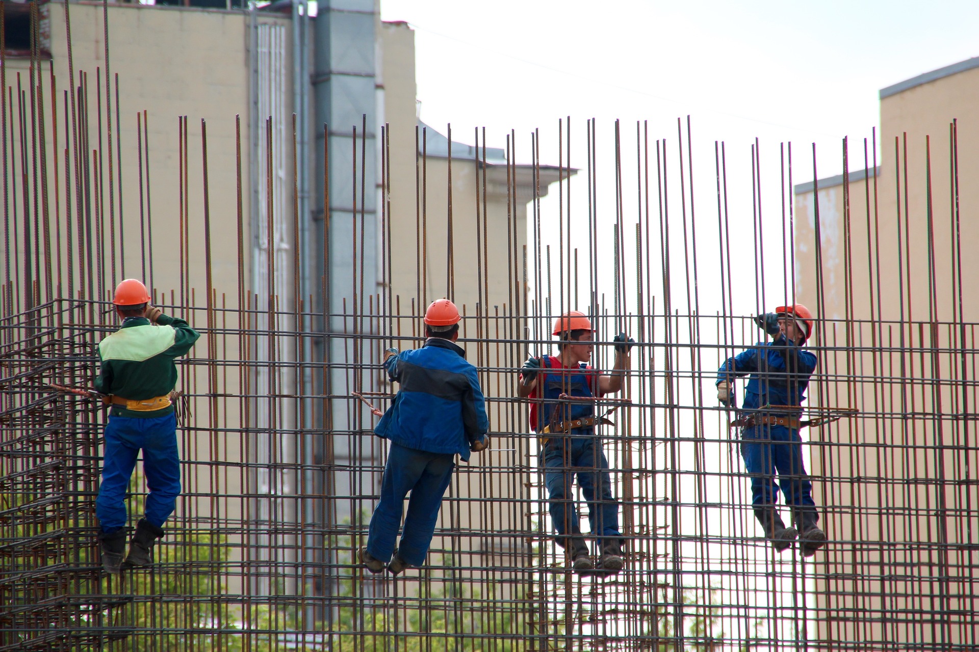 steel-workers-1029665_1920